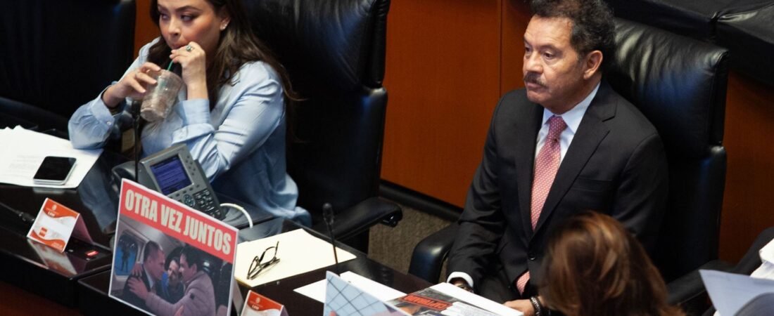 ‘Otra vez juntos’: Morena coloca fotos de Ernesto ‘N’, García Luna, ‘El Mayo’ y ‘El Chapo’ en el Congreso ‘Otra vez juntos’: Morena coloca fotos de Ernesto ‘N’, García Luna, ‘El Mayo’ y ‘El Chapo’ en el Congreso