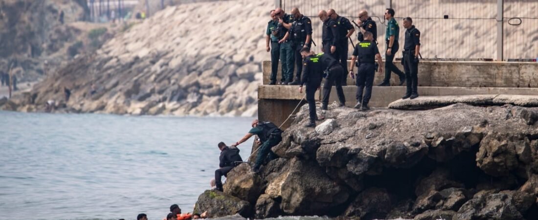 (VIDEO) Miles de migrantes de Marruecos entran ilegalmente a España; reportan 9 muertos (VIDEO) Miles de migrantes de Marruecos entran ilegalmente a España; reportan 9 muertos