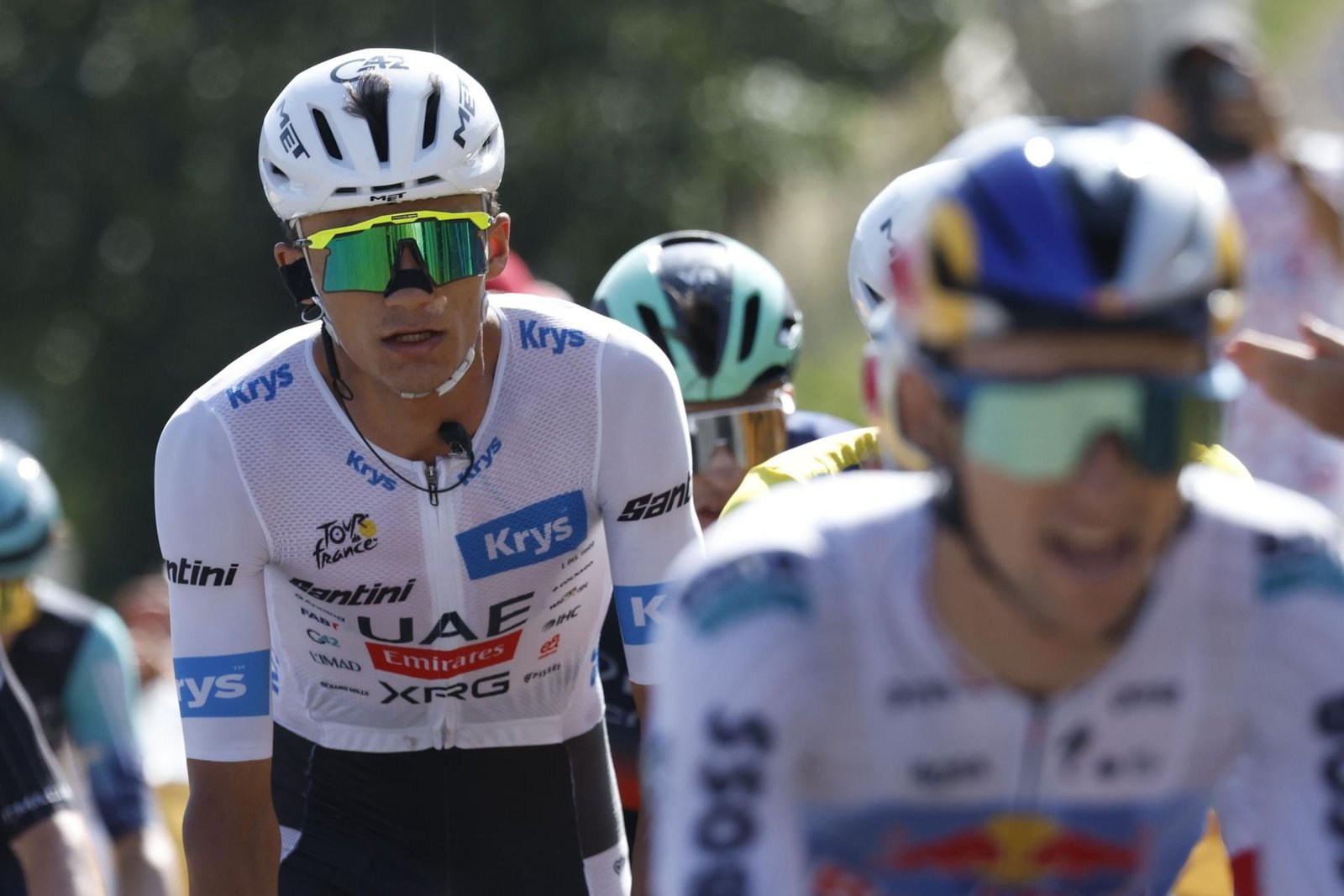 Isaac del Toro llega a la Etapa 21 como el virtual ganador del tercer lugar, con lo que se convierte en el primer mexicano en subir al podio en Francia. [Fotografía. EFE]