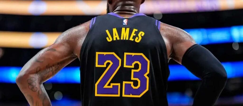 LeBron James lleva su talento a los Philadelphia 76ers y afirma: “Tengo más que dar” LeBron James lleva su talento a los Philadelphia 76ers y afirma: “Tengo más que dar”