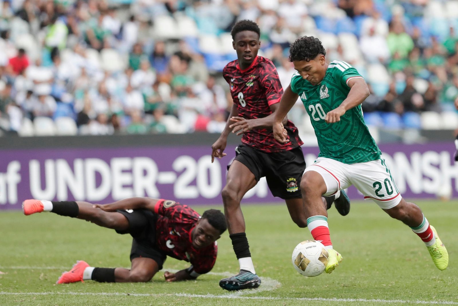 México pavimenta camino hacia Los Ángeles 2028 con goleada 3-0 a Antigua y Barbuda. (EFE/ Hilda Ríos).