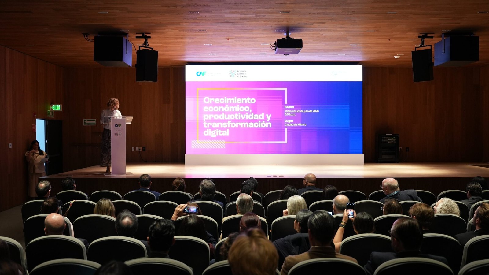 CAF impulsa una agenda digital para acelerar el crecimiento económico en América Latina y el Caribe CAF impulsa una agenda digital para acelerar el crecimiento económico en América Latina y el Caribe