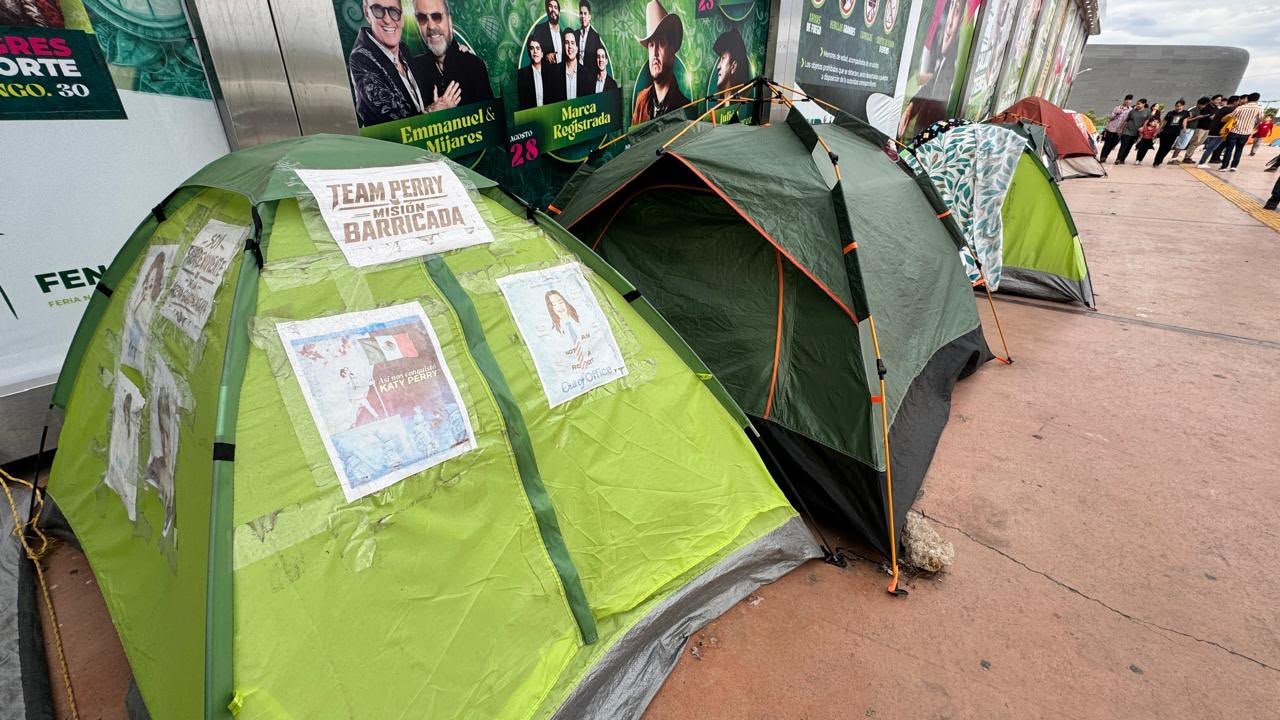 Katy Perry desata la fiebre en SLP: Fans acampan para el concierto de este martes Katy Perry desata la fiebre en SLP: Fans acampan para el concierto de este martes