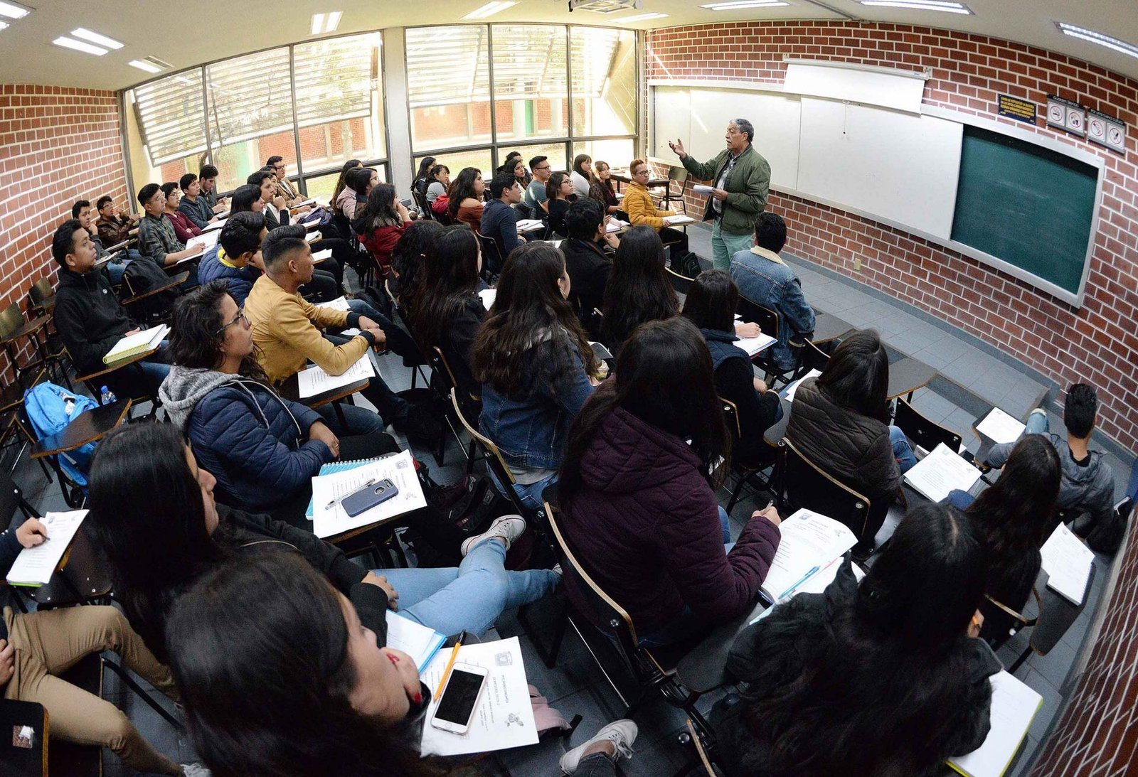 En el ciclo escolar 2023 más de 18 mil estudiantes matriculados de la UNAM se titularon, de acuerdo con el Anuario Educación Superior. (Cuartoscuro).