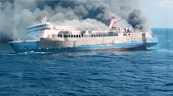Tragedia en altamar: incendio devasta ferry rumbo a Indonesia; hay muertos, decenas de desaparecidos y una intensa búsqueda
