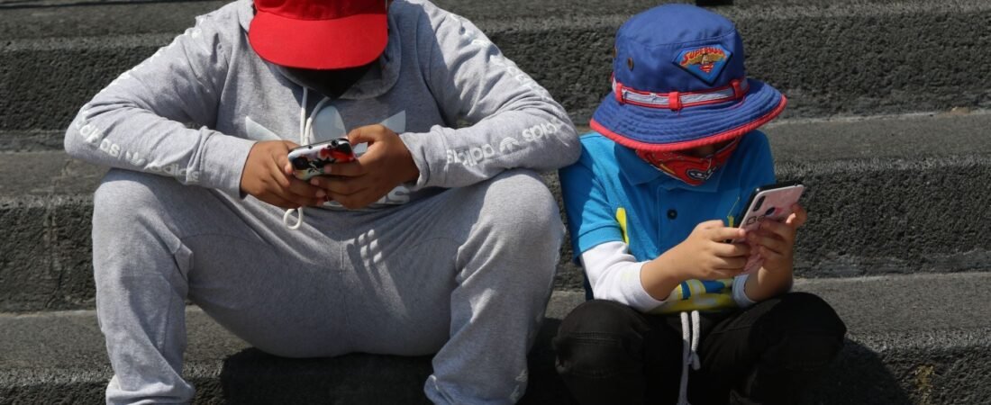 ¿Se deben prohibir los celulares en escuelas de México? Esto dicen los expertos sobre regular su uso ¿Se deben prohibir los celulares en escuelas de México? Esto dicen los expertos sobre regular su uso
