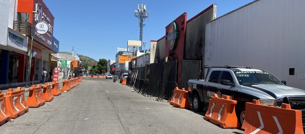Cierran calle donde se ubica la tienda Waldo’s que se incendió en el Centro de Hermosillo Cierran calle donde se ubica la tienda Waldo’s que se incendió en el Centro de Hermosillo