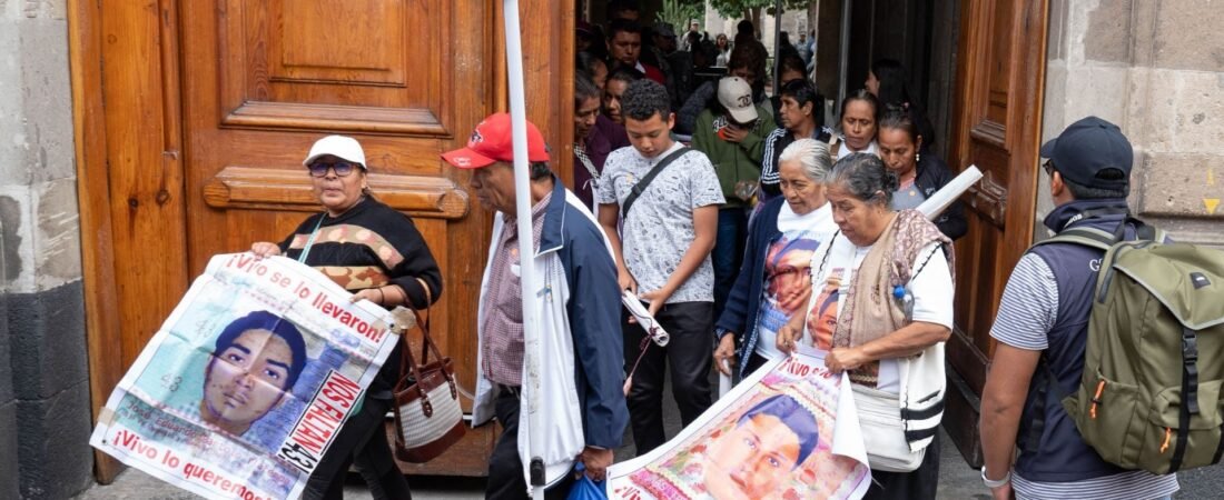 ‘Es una prioridad de Estado’: Sheinbaum promete justicia para los 43 de Ayotzinapa; presentará informe ‘Es una prioridad de Estado’: Sheinbaum promete justicia para los 43 de Ayotzinapa; presentará informe