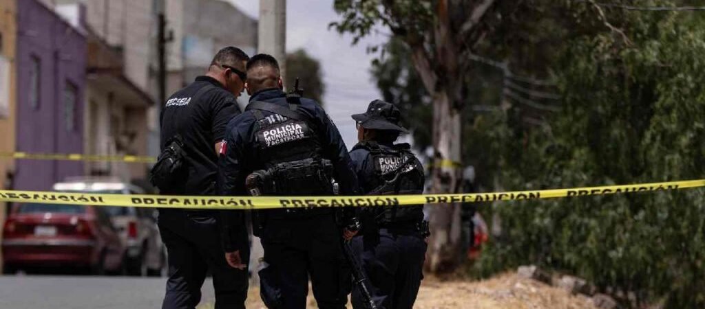 Muere policía municipal tras ataque con explosivo en Zacatecas; dos agentes resultan heridos Muere policía municipal tras ataque con explosivo en Zacatecas; dos agentes resultan heridos