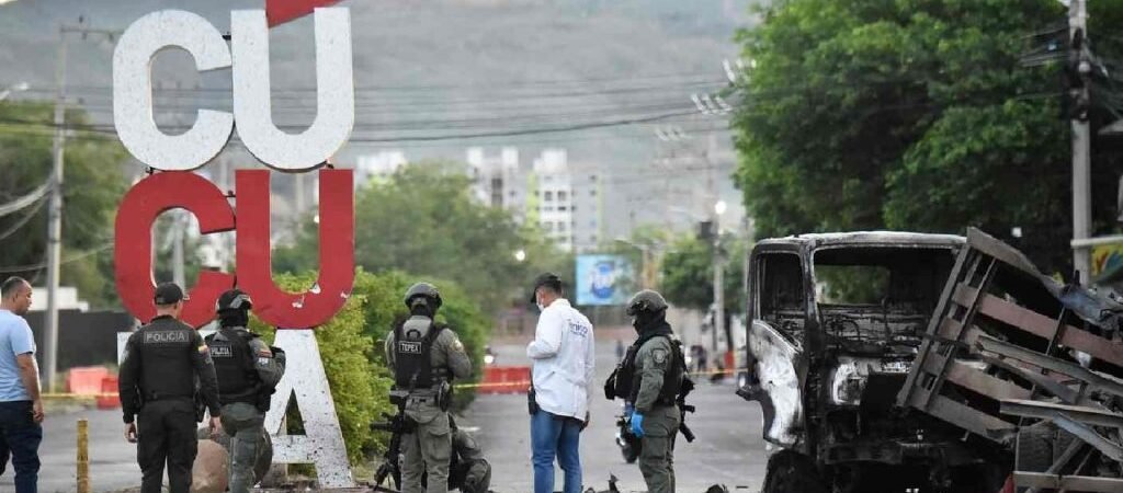 Camión bomba deja al menos 11 heridos en Colombia a seis días de la investidura presidencial Camión bomba deja al menos 11 heridos en Colombia a seis días de la investidura presidencial