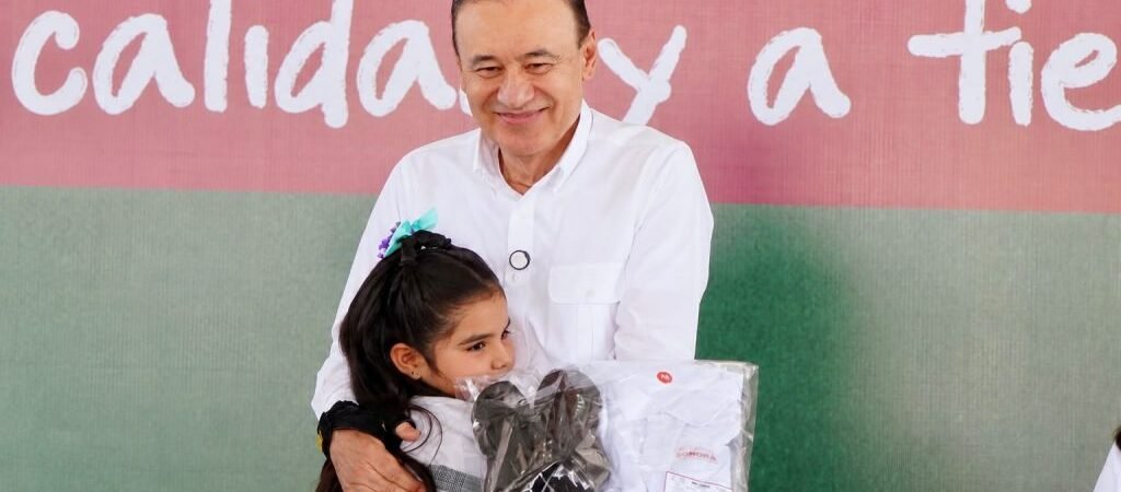 Gobierno de Sonora inicia entrega de más de 109 mil uniformes escolares gratuitos en Hermosillo Gobierno de Sonora inicia entrega de más de 109 mil uniformes escolares gratuitos en Hermosillo