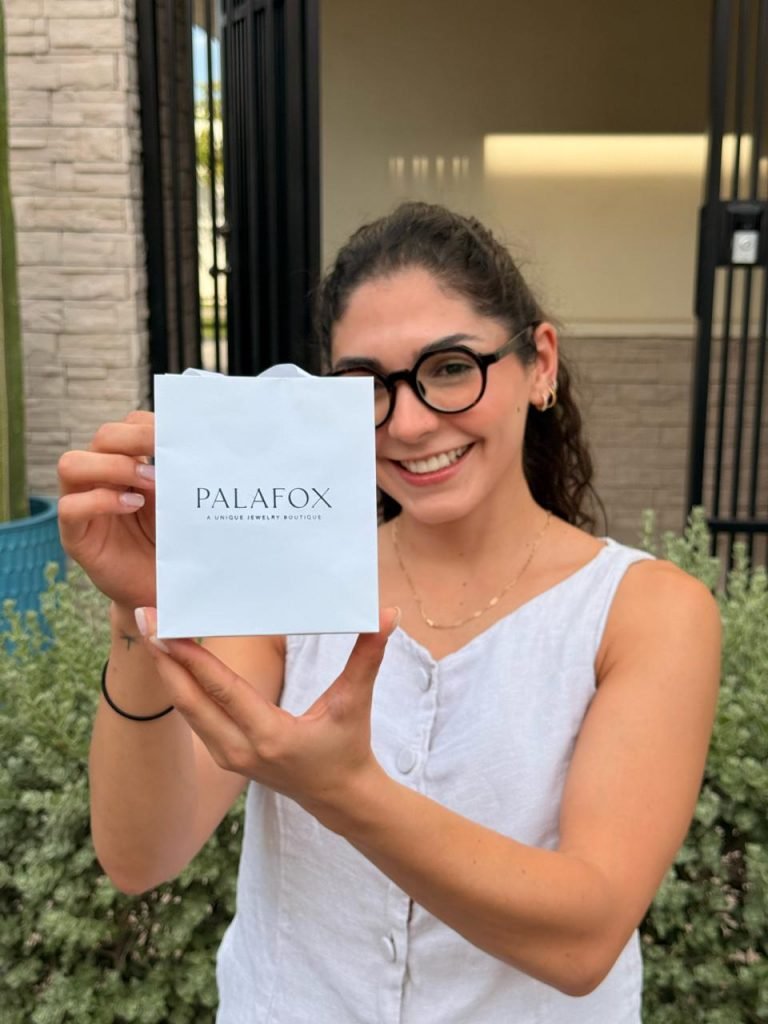 Empresaria de Hermosillo sorprende a pasajera que perdió su anillo de compromiso en vuelo: le regala uno nuevo para devolverle la esperanza