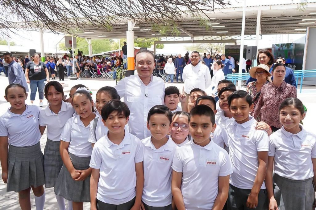 Entrega Sonora 430 mil uniformes escolares gratuitos para el regreso a clases Entrega Sonora 430 mil uniformes escolares gratuitos para el regreso a clases