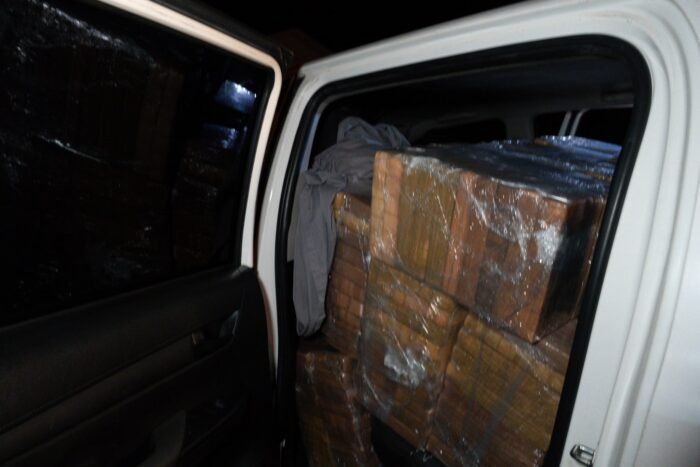 Capturan en Ecuador a dos mexicanos presuntamente vinculados al CJNG; decomisan droga y más de un millón de dólares