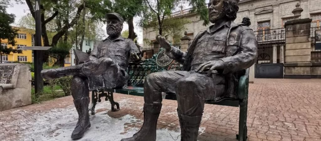 Alessandra Rojo de la Vega propone poner monumento a las madres buscadoras en lugar de estatuas de Fidel Castro y el Che Guevara Alessandra Rojo de la Vega propone poner monumento a las madres buscadoras en lugar de estatuas de Fidel Castro y el Che Guevara