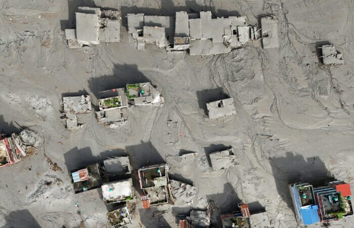 Ascienden a alrededor de 1,400 los desaparecidos y casi 400 muertos por tragedia en la frontera de Nepal y Tibet