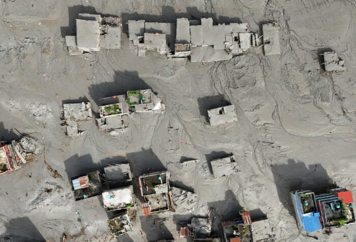Ascienden a alrededor de 1,400 los desaparecidos y casi 400 muertos por tragedia en la frontera de Nepal y Tibet