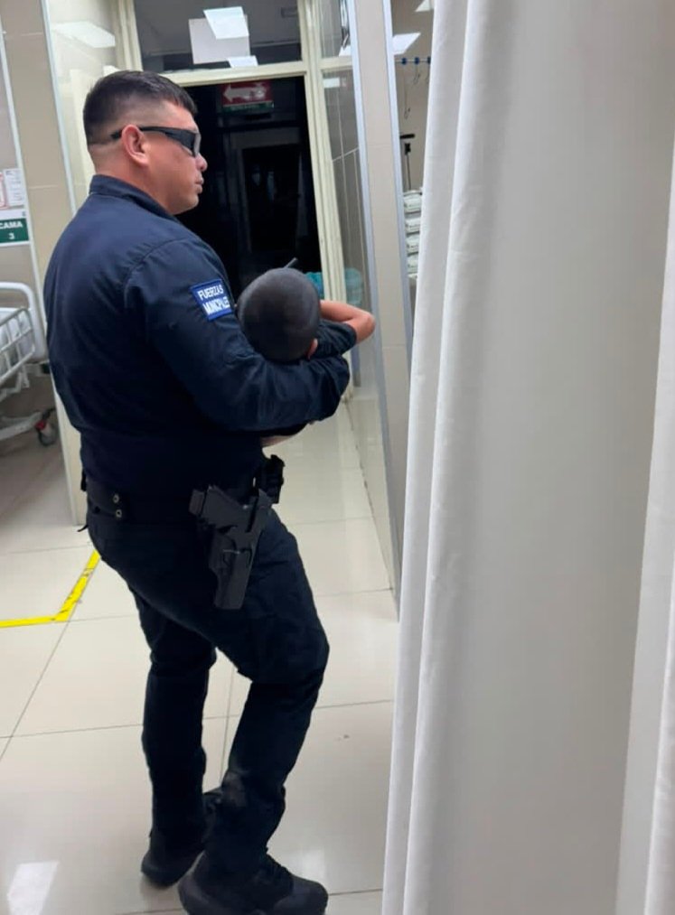 Policías municipales encuentra a menor de seis años extraviado en poblado Miguel Alemán en Hermosillo