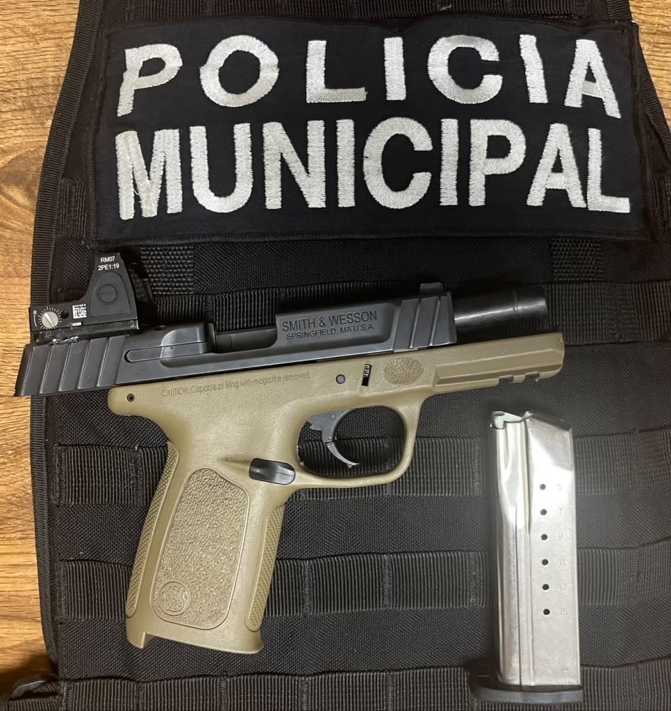 Detienen a hombre por violencia familiar y posesión de arma de fuego al sur de Hermosillo Detienen a hombre por violencia familiar y posesión de arma de fuego al sur de Hermosillo