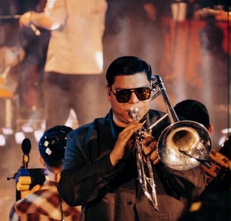 De Sonora hasta Las Vegas con Carin León, joven Abel Anguiano lleva su talento musical al escenario de The Sphere