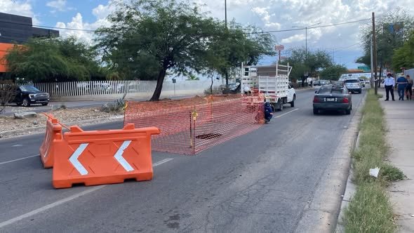 Colapsa línea sanitaria de 40 años al poniente de Hermosillo; AguaH prepara reparación en bulevar Quiroga Colapsa línea sanitaria de 40 años al poniente de Hermosillo; AguaH prepara reparación en bulevar Quiroga