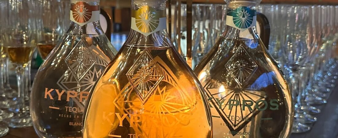 ‘Llegué con 100 pesos en la bolsa’: La historia de Krypos, tequila de la chef venezolana Gabriela Vásquez