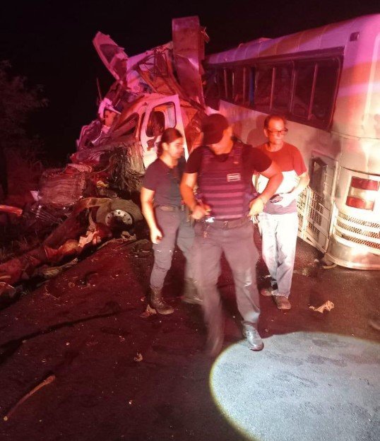 Accidente de autobús en Nayarit deja 4 muertos y 20 heridos; regresaban de evento de Sheinbaum Accidente de autobús en Nayarit deja 4 muertos y 20 heridos; regresaban de evento de Sheinbaum