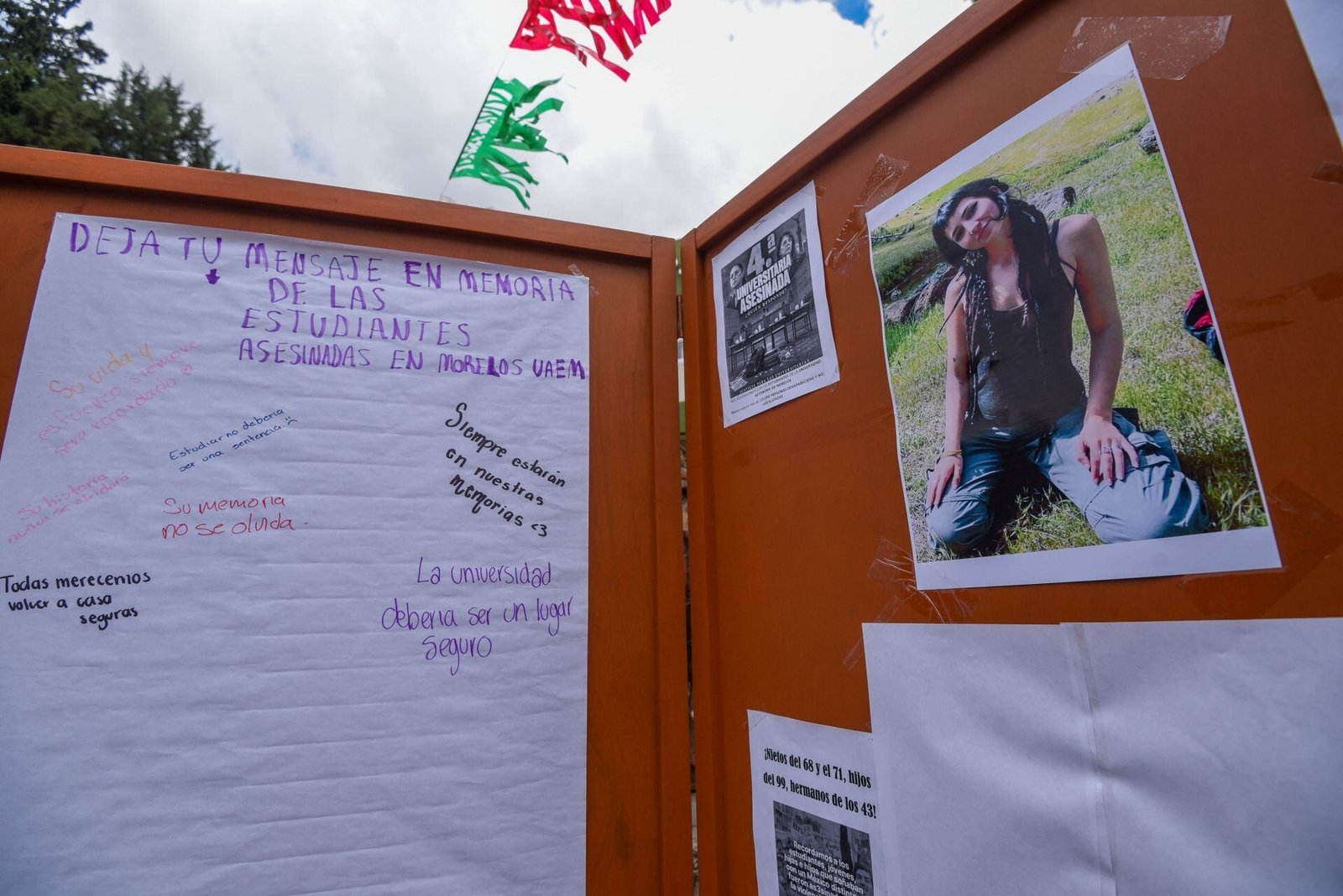 Estudiantes rindieron homenaje a Claudia Tacoronte; la estudiante española participaba en un programa de intercambio en la Universidad Autónoma del Estado de Morelos.
