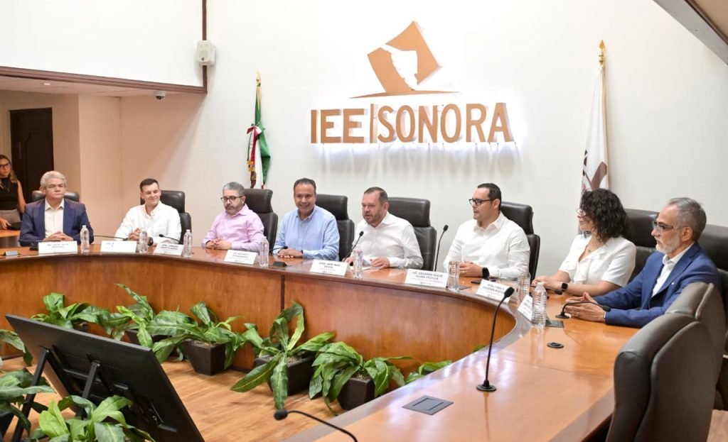‘Toño’ Astiazarán e IEEyPC firman convenio para fortalecer la participación ciudadana en Hermosillo ‘Toño’ Astiazarán e IEEyPC firman convenio para fortalecer la participación ciudadana en Hermosillo