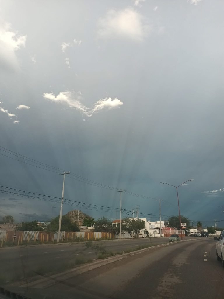 Espectáculo de luces: Rayos anticrepusculares aparecen en el cielo de Hermosillo
