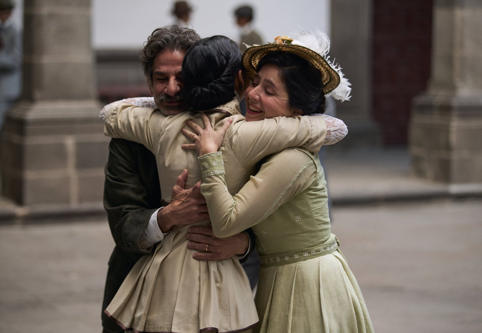 ¿Quién es quién en ‘Mal de amores’, serie mexicana de Netflix basada en la novela de Ángeles Mastretta?