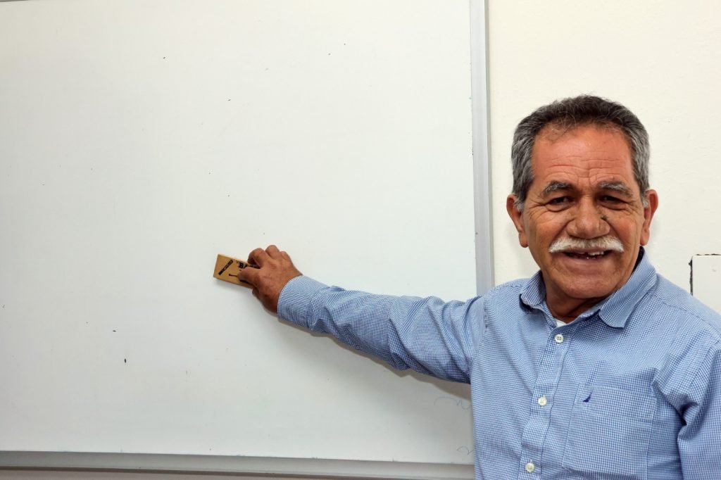 Más de 42 años en las aulas: académico de Unison recibe el Reconocimiento Sahuaro 2026 por su trayectoria Más de 42 años en las aulas: académico de Unison recibe el Reconocimiento Sahuaro 2026 por su trayectoria