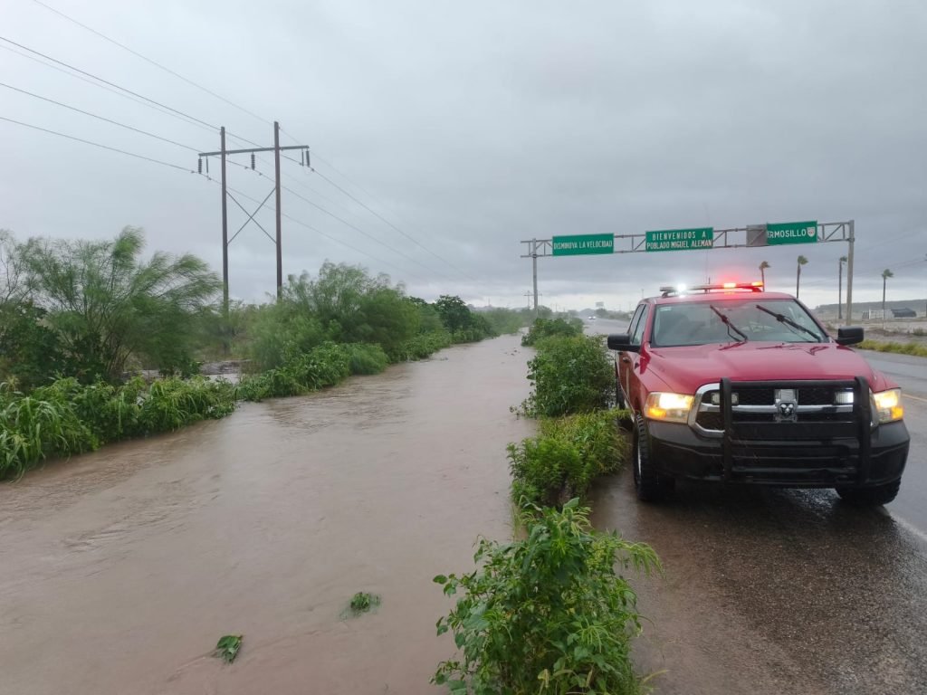 Atiende Ayuntamiento reportes por afectaciones tras fuertes lluvias en Costa de Hermosillo