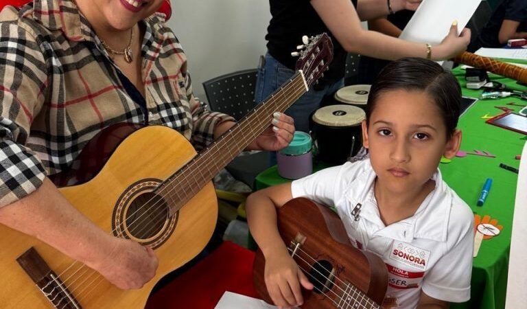 Con música clásica y popular, especialistas de Unison dan terapias gratuitas a pacientes con cáncer de mama para reducir estrés y ansiedad