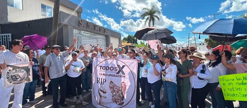 Se manifiestan trabajadores, jubilados y derechohabientes del IMSS por salarios y falta de insumos en Hermosillo Se manifiestan trabajadores, jubilados y derechohabientes del IMSS por salarios y falta de insumos en Hermosillo